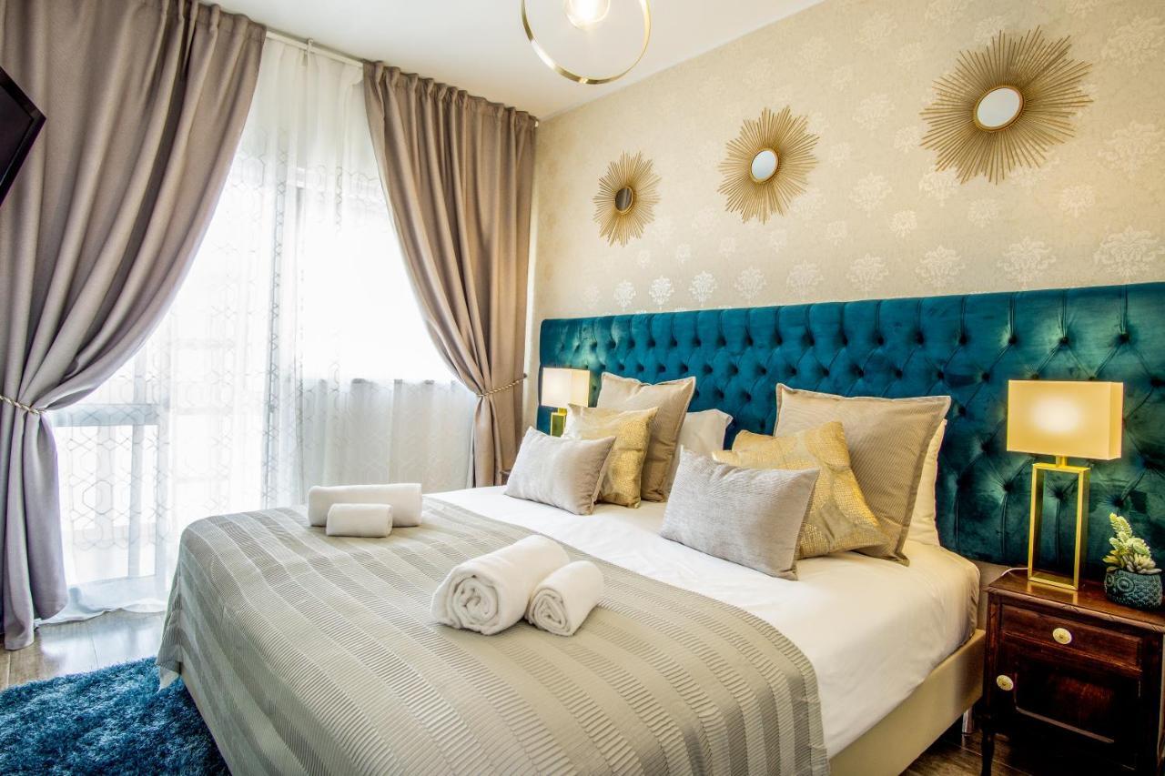 Gaze Out At The In A Retro-chic Getaway Appartement Lisboa